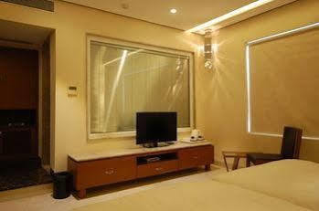 Oyo Premium Chappan Dukan Suites Indore Buitenkant foto